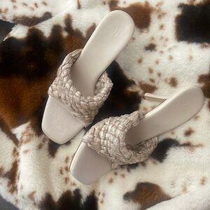 Straw knot heels